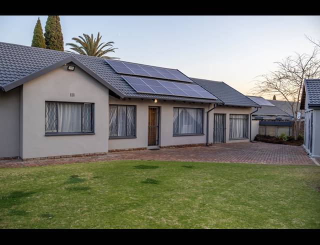 3 BEDROOM FREEHOLD FOR SALE IN FARRARMERE